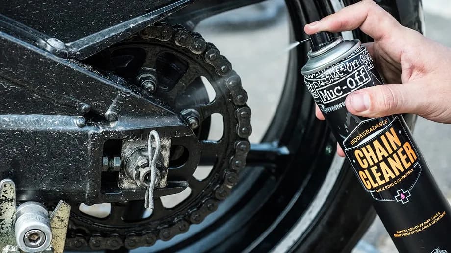 Skuteczne sposoby na to, czym wyczyścić łańcuch motocyklowy