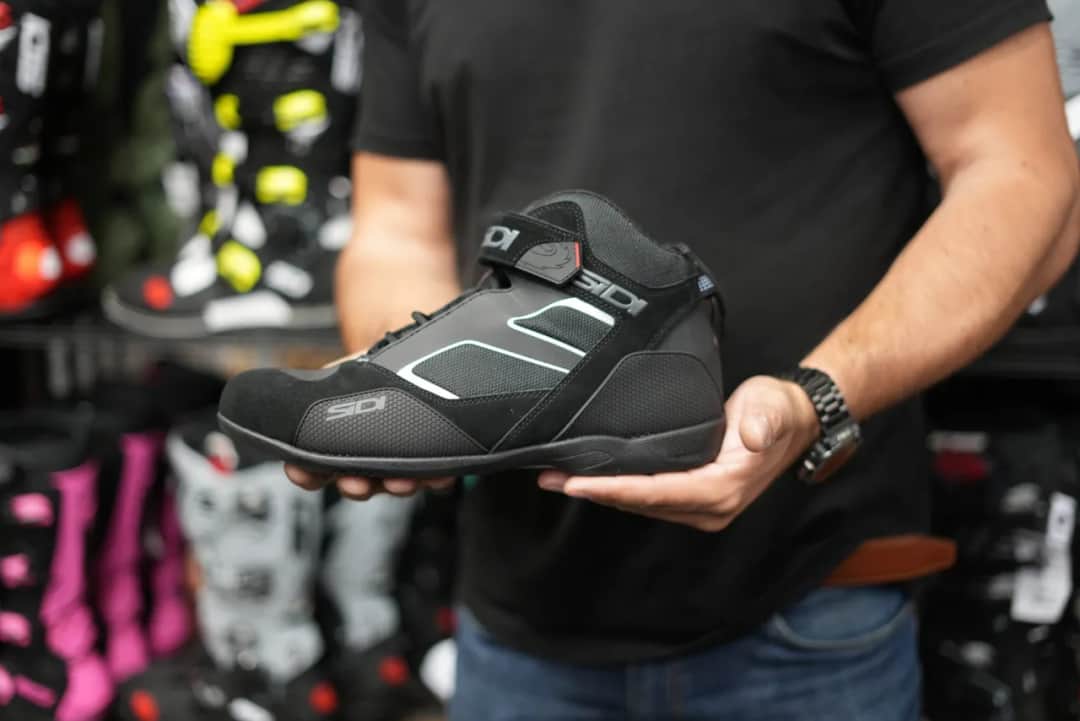 Jakie buty motocyklowe turystyczne zapewnią Ci komfort i bezpieczeństwo?