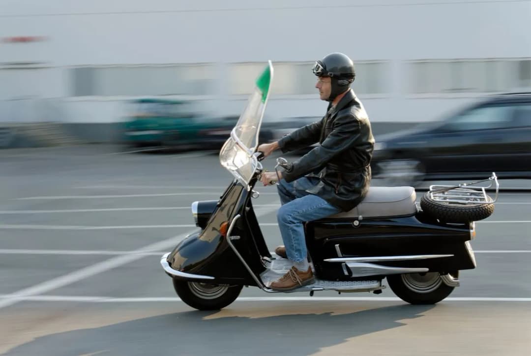 Co to jest motorower? Poznaj cechy i wymagania prawne