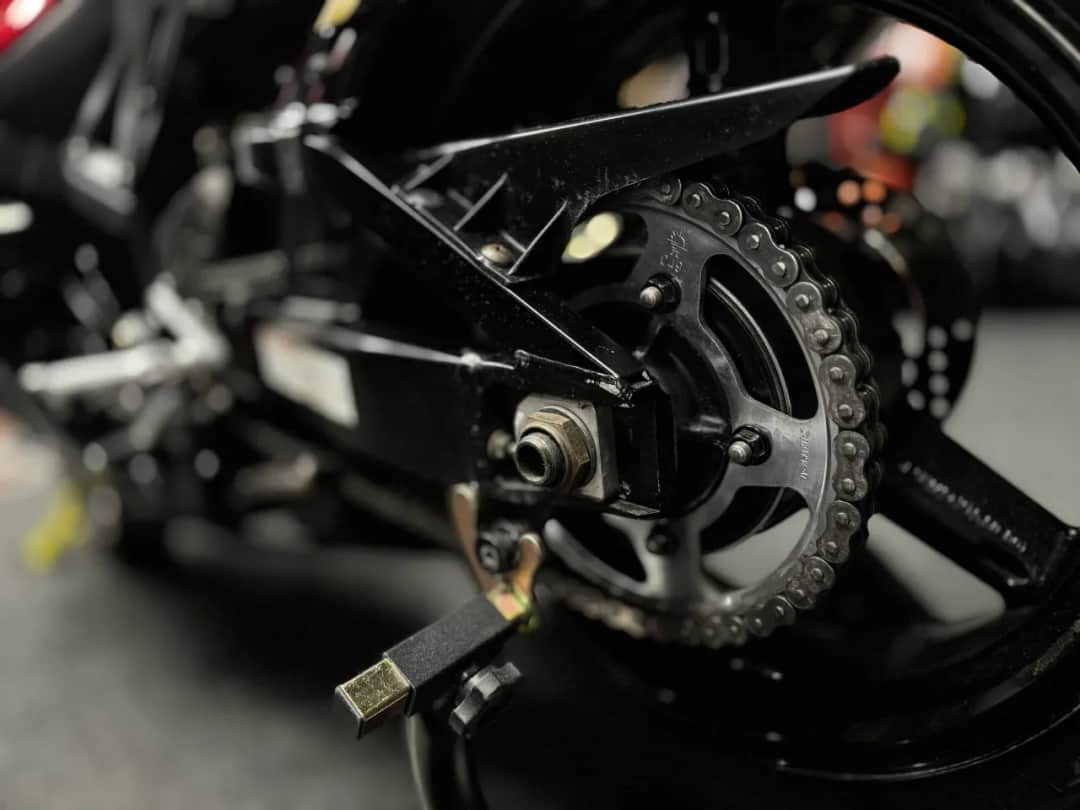 Jak smarować łańcuch motocyklowy, aby uniknąć kosztownych napraw