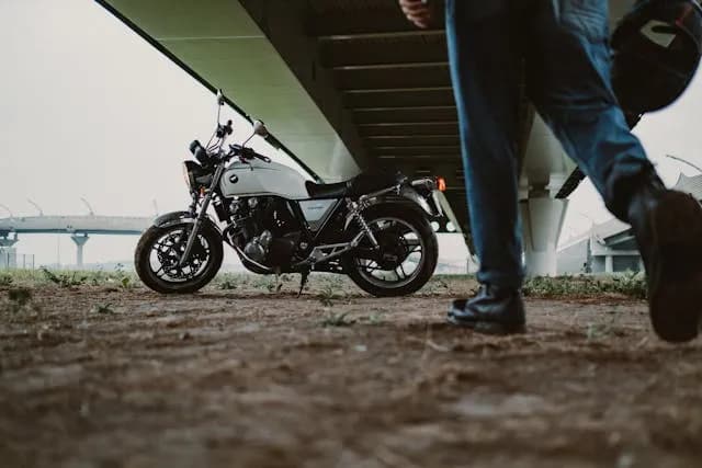 Co grozi za jazdę motorowerem bez uprawnień? Sprawdź kary i konsekwencje