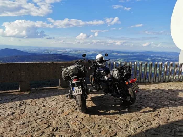 Najlepsze trasy motocyklowe w Czechach: bezpieczne i malownicze szlaki dla motocyklistów