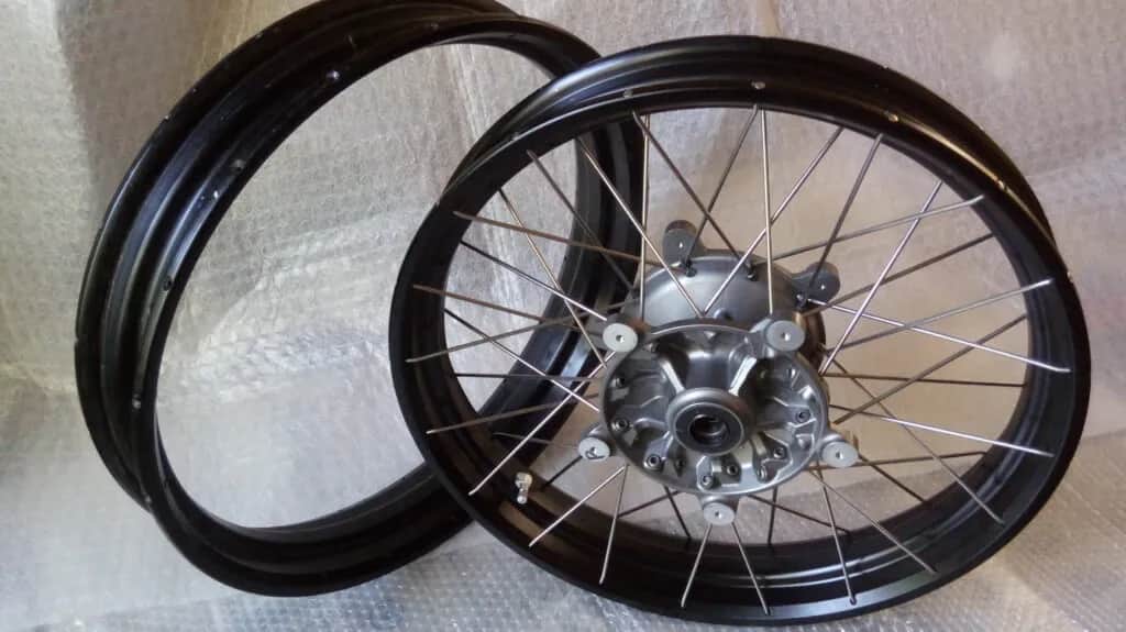 Ile kosztuje centrowanie koła motocyklowego? Sprawdź ceny i czynniki wpływające na koszt