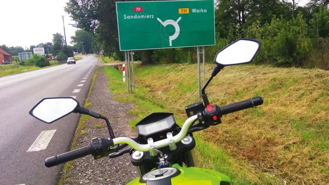 Najlepsze trasy motocyklowe wokół Warszawy: malownicze drogi i praktyczne porady