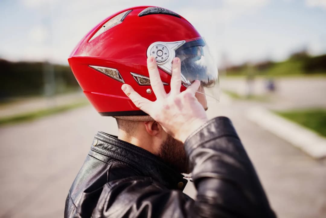 Jak dobrać odpowiedni rozmiar kasku motocyklowego, aby uniknąć błędów