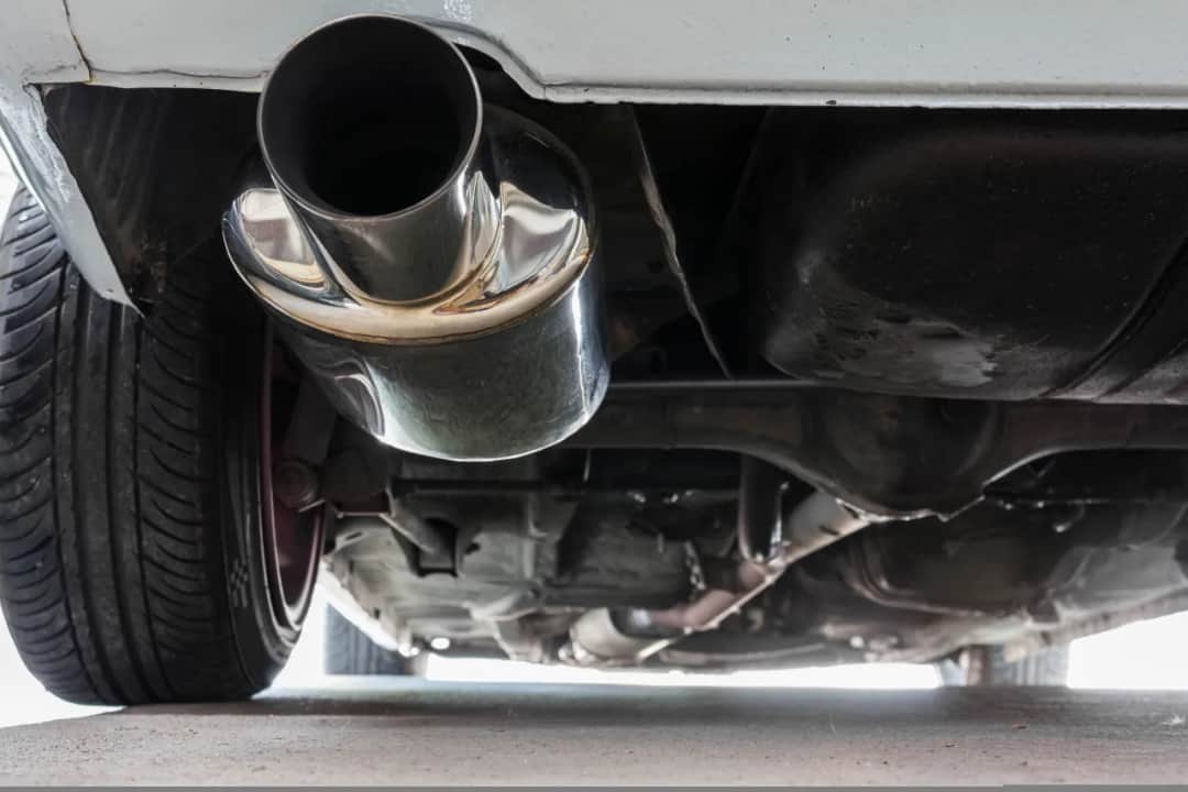 Jak zrobić strzały z wydechu przy schodzeniu z obrotów bez ryzyka