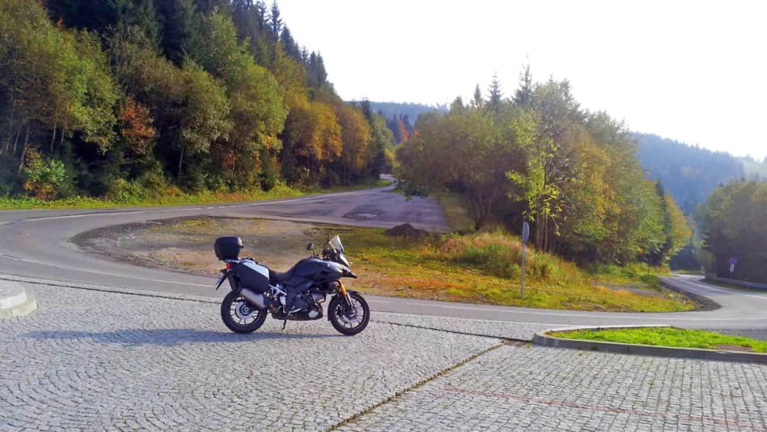 Najlepsze trasy motocyklowe na Śląsku: atrakcje, bezpieczeństwo i praktyczne porady