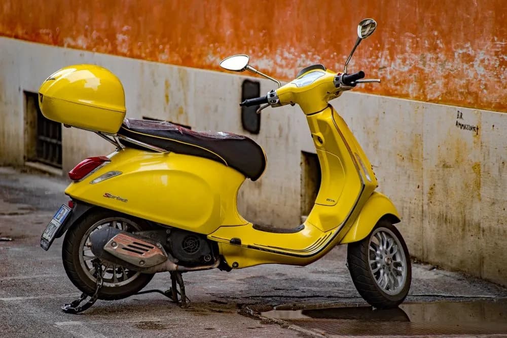 Ile kosztuje ubezpieczenie motoroweru? Sprawdź, co wpływa na ceny
