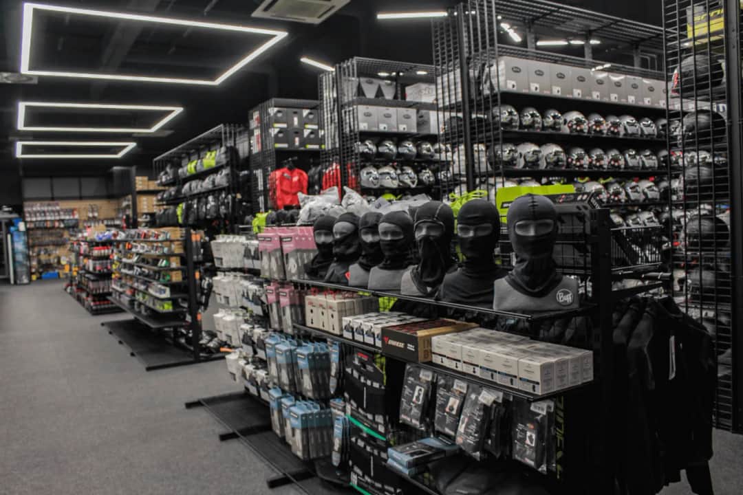 Jaką kominiarkę pod kask motocyklowy wybrać, by nie zmarznąć?