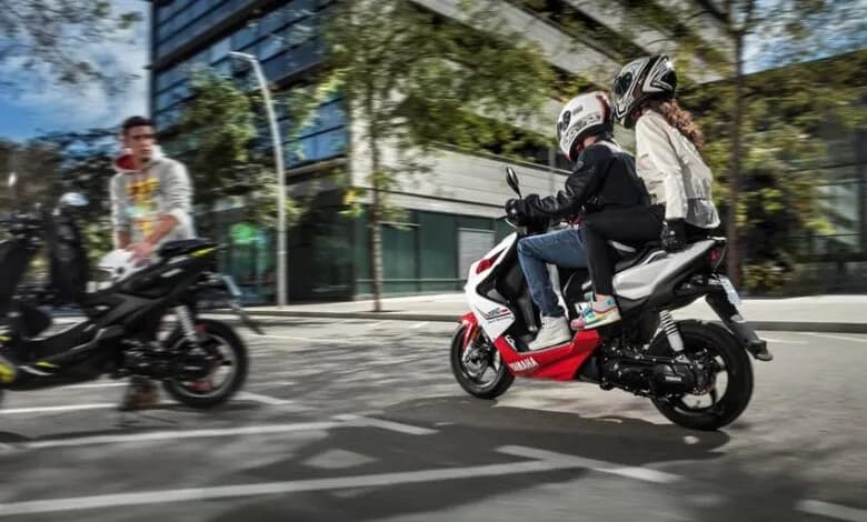 Czy motorowerem można jeździć bez prawa jazdy? Sprawdź zasady i konsekwencje