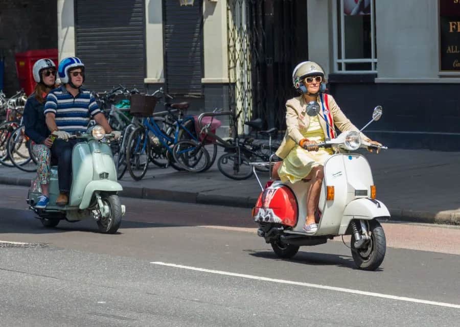 Jaki kask na motorower? Wybierz bezpieczny i komfortowy model